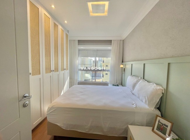 Apartamento 4 dormitórios Marie Antoinette, Meia Praia - ITAPEMA