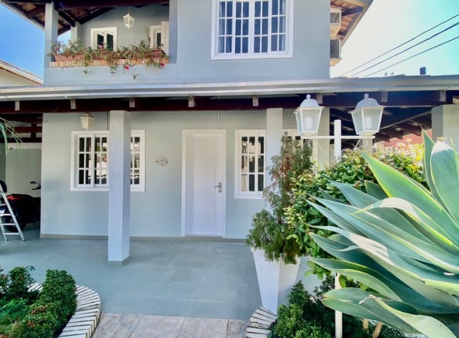 Casa 5 dormitórios , Praia dos Amores - Balneário Camboriú