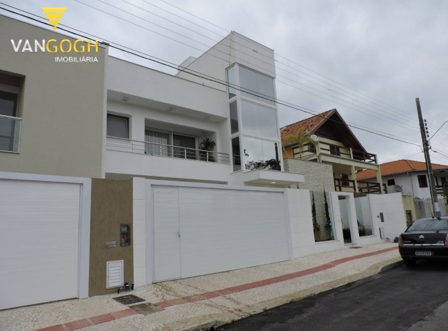 Casa 4 dormitórios Casa  Na Praia dos Amores, Praia dos Amores - Balneário Camboriú