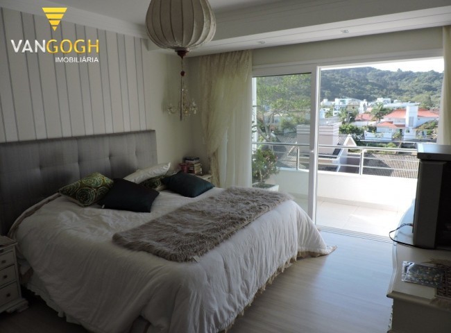 Casa 4 dormitórios Casa  Na Praia dos Amores, Praia dos Amores - Balneário Camboriú