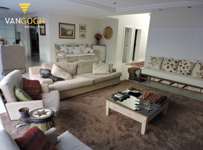 Casa 4 dormitórios Casa  Na Praia dos Amores, Praia dos Amores - Balneário Camboriú