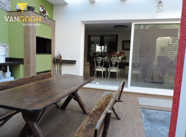 Casa 4 dormitórios Casa  Na Praia dos Amores, Praia dos Amores - Balneário Camboriú