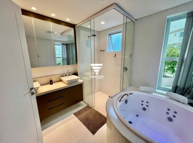 Apartamento 4 dormitórios Four Seasons Residence, Quadra Mar - Balneário Camboriú