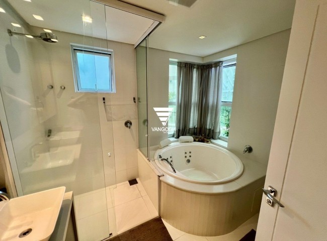 Apartamento 4 dormitórios Four Seasons Residence, Quadra Mar - Balneário Camboriú