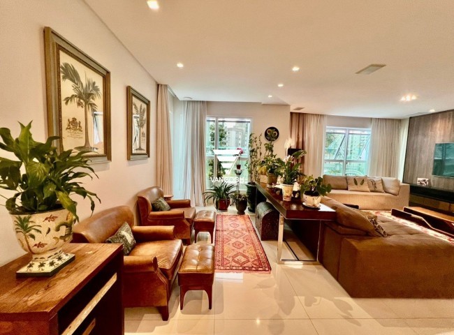 Apartamento 4 dormitórios Four Seasons Residence, Quadra Mar - Balneário Camboriú