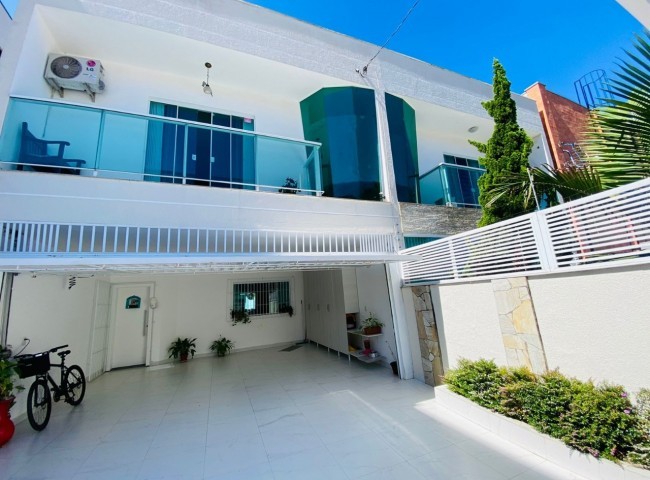 Casa 3 dormitórios , Praia dos Amores - Balneário Camboriú