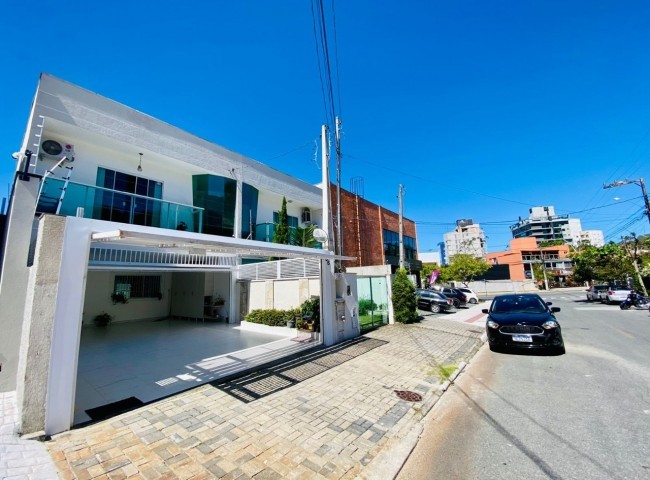 Casa 3 dormitórios , Praia dos Amores - Balneário Camboriú