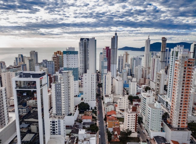 Apartamento 5 dormitórios Admirá