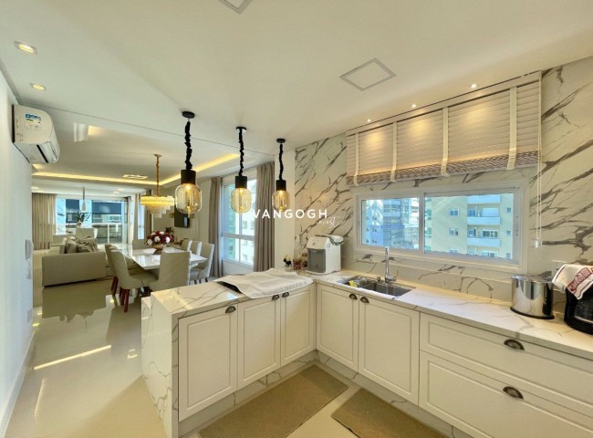 Apartamento 4 dormitórios Marie Antoinette, Meia Praia - ITAPEMA