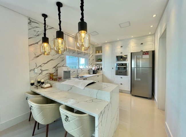 Apartamento 4 dormitórios Marie Antoinette, Meia Praia - ITAPEMA