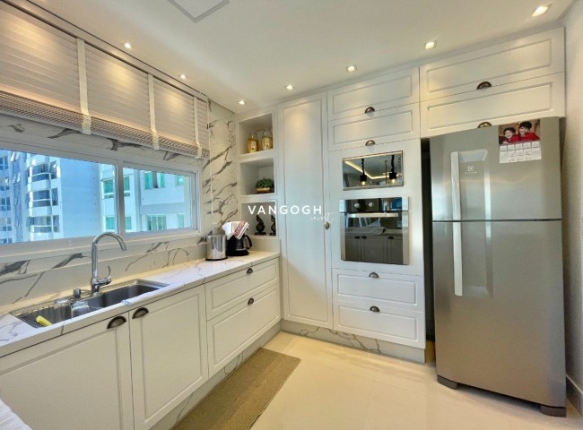 Apartamento 4 dormitórios Marie Antoinette, Meia Praia - ITAPEMA