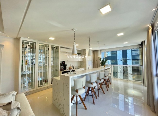 Apartamento 4 dormitórios Marie Antoinette, Meia Praia - ITAPEMA