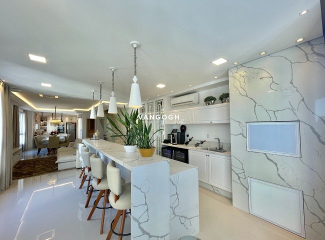 Apartamento 4 dormitórios Marie Antoinette, Meia Praia - ITAPEMA