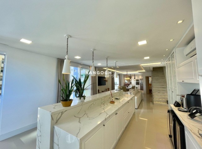 Apartamento 4 dormitórios Marie Antoinette, Meia Praia - ITAPEMA