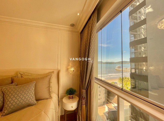 Apartamento 4 dormitórios Marie Antoinette, Meia Praia - ITAPEMA