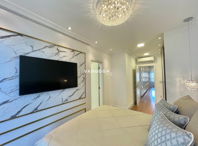 Apartamento 4 dormitórios Marie Antoinette, Meia Praia - ITAPEMA