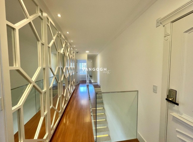 Apartamento 4 dormitórios Marie Antoinette, Meia Praia - ITAPEMA