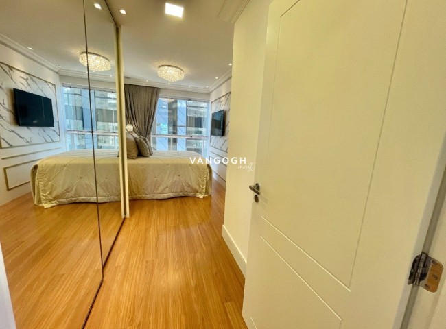 Apartamento 4 dormitórios Marie Antoinette, Meia Praia - ITAPEMA