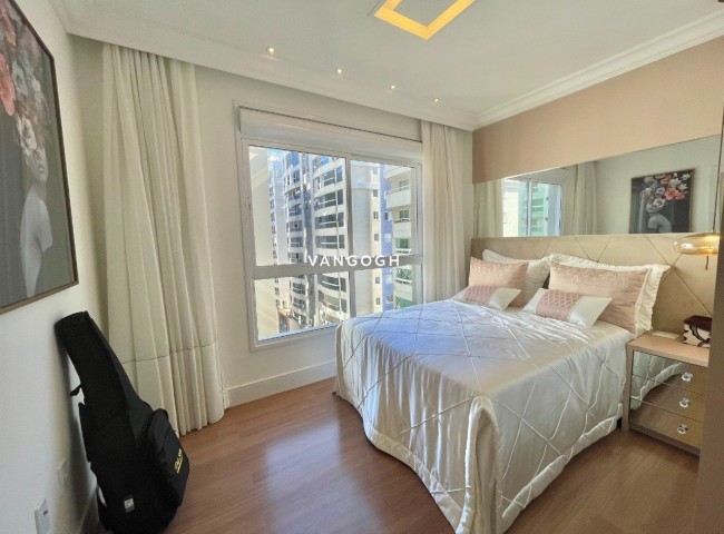 Apartamento 4 dormitórios Marie Antoinette, Meia Praia - ITAPEMA