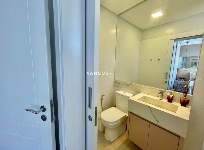 Apartamento 4 dormitórios Marie Antoinette, Meia Praia - ITAPEMA