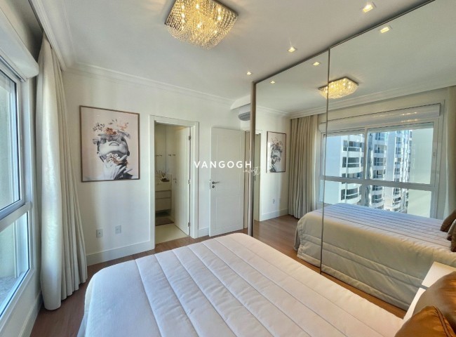 Apartamento 4 dormitórios Marie Antoinette, Meia Praia - ITAPEMA