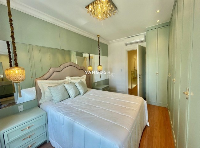 Apartamento 4 dormitórios Marie Antoinette, Meia Praia - ITAPEMA