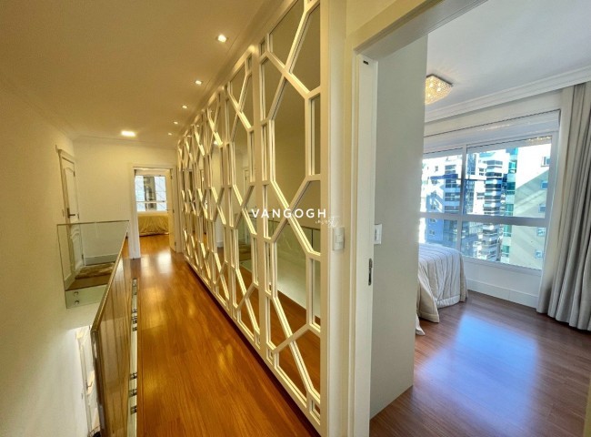 Apartamento 4 dormitórios Marie Antoinette, Meia Praia - ITAPEMA