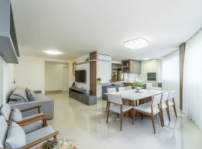 Apartamento 4 dormitórios Villa Castelli