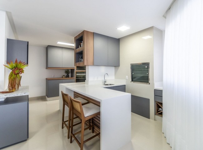 Apartamento 4 dormitórios Villa Castelli