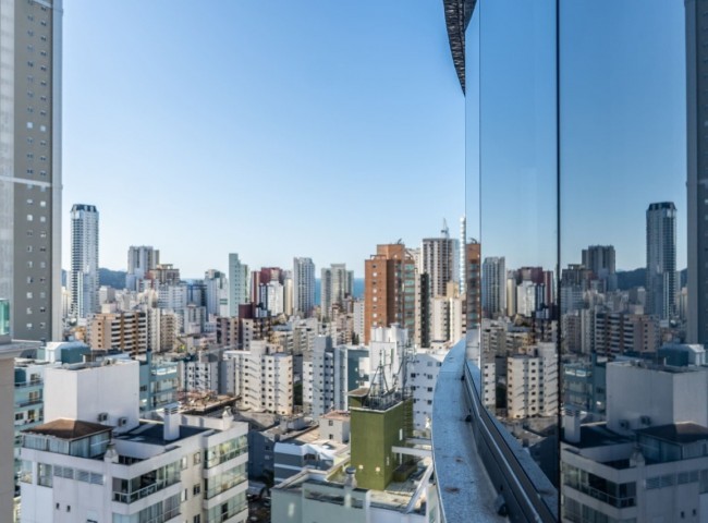 Apartamento 4 dormitórios Villa Castelli