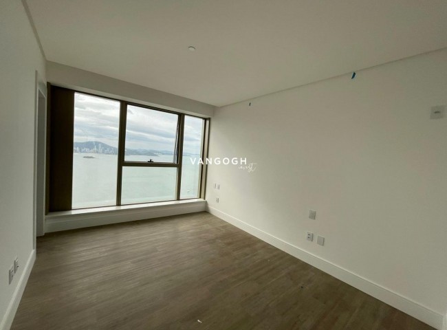 Apartamento 5 dormitórios Yachthouse