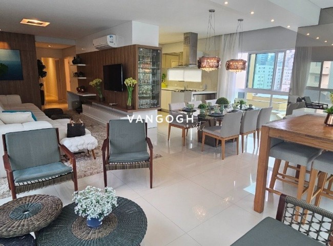 Apartamento 4 dormitórios Edficio Salinas - Quadra Mar, Meia Praia - ITAPEMA