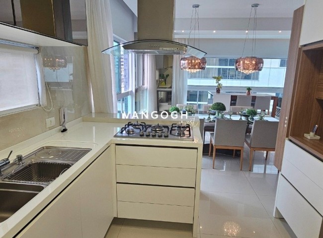 Apartamento 4 dormitórios Edficio Salinas - Quadra Mar, Meia Praia - ITAPEMA