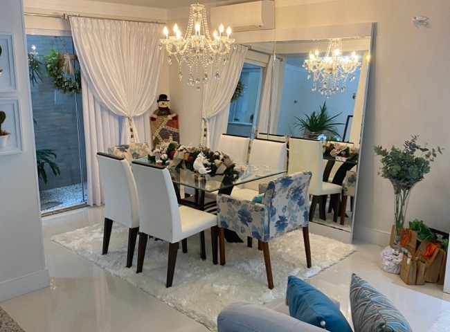 Sobrado 2 dormitórios Triplex, Praia dos Amores - Balneário Camboriú