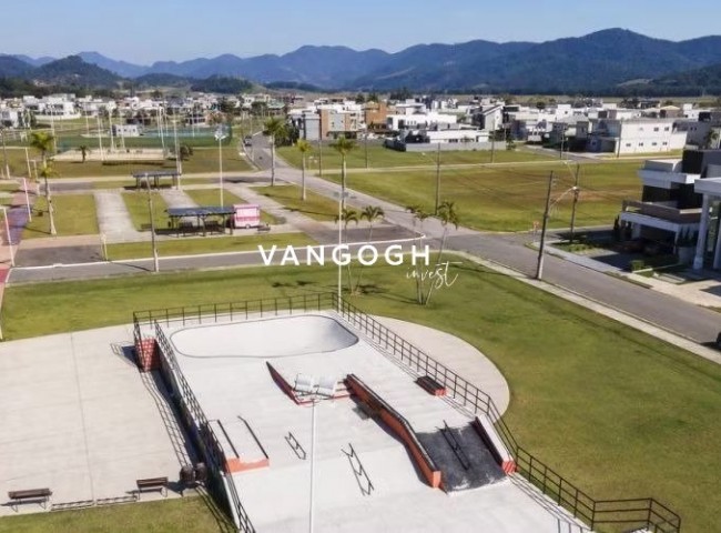 Casa 4 dormitórios Caledônia Private Village, Santa Regina - Camboriú