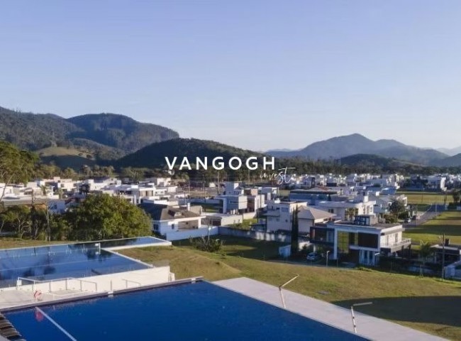 Casa 4 dormitórios Caledônia Private Village, Santa Regina - Camboriú