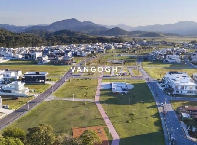 Casa 4 dormitórios Caledônia Private Village, Santa Regina - Camboriú