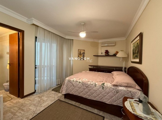 Apartamento Ed. Nina Schürmann, Frente Mar Centro - Balneário Camboriú