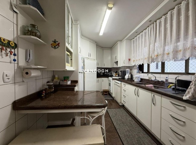 Apartamento Ed. Nina Schürmann, Frente Mar Centro - Balneário Camboriú