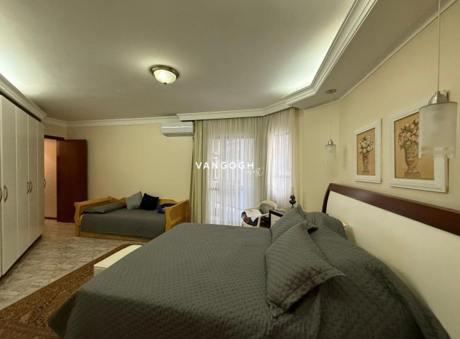 Apartamento Ed. Nina Schürmann, Frente Mar Centro - Balneário Camboriú