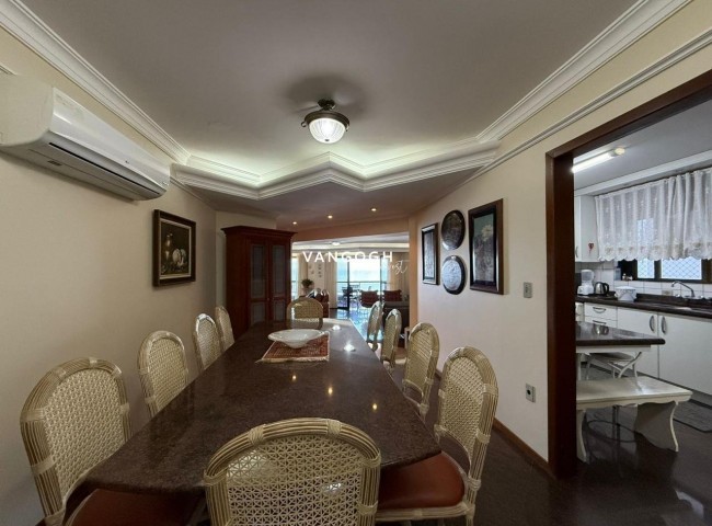 Apartamento Ed. Nina Schürmann, Frente Mar Centro - Balneário Camboriú