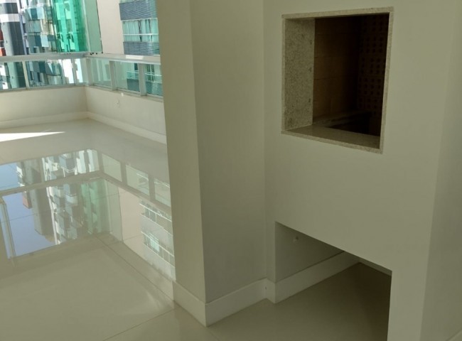 Apartamento 3 dormitórios Cidade Jardim, Quadra Mar - Balneário Camboriú