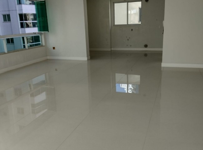 Apartamento 3 dormitórios Cidade Jardim, Quadra Mar - Balneário Camboriú