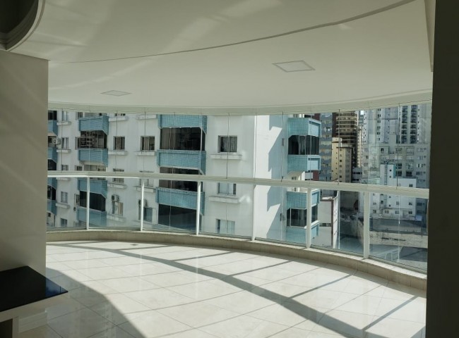 Apartamento 3 dormitórios La Madeson, Quadra Mar - Balneário Camboriú