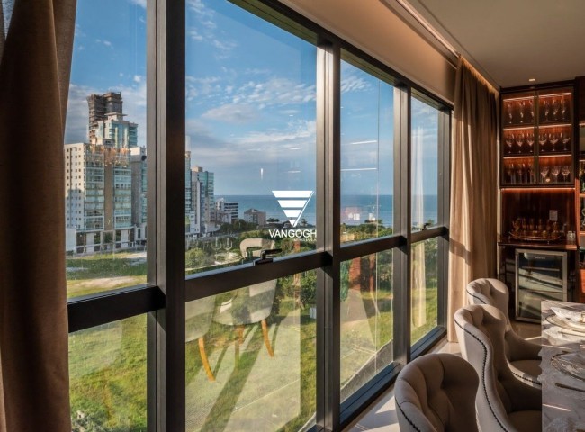 Apartamento 4 dormitórios Paramount Tower, Meia Praia - ITAPEMA