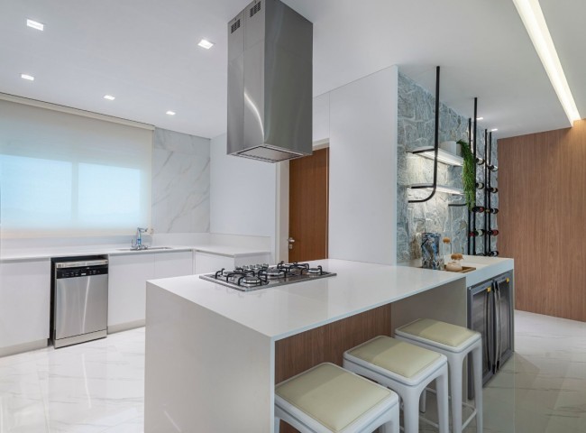 Apartamento 4 dormitórios Marina Beach Towers