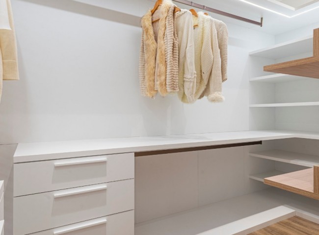 Apartamento 4 dormitórios Marina Beach Towers