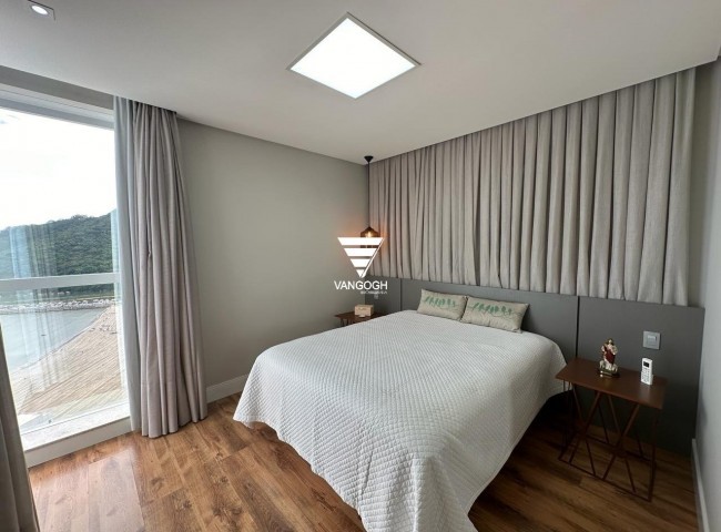 Apartamento 4 dormitórios Via Marina, Quadra Mar - Balneário Camboriú