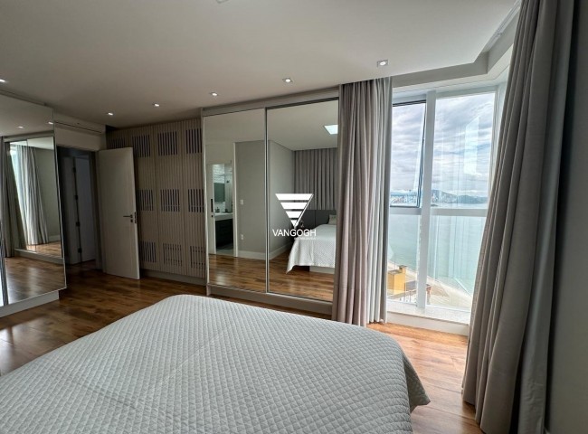 Apartamento 4 dormitórios Via Marina, Quadra Mar - Balneário Camboriú