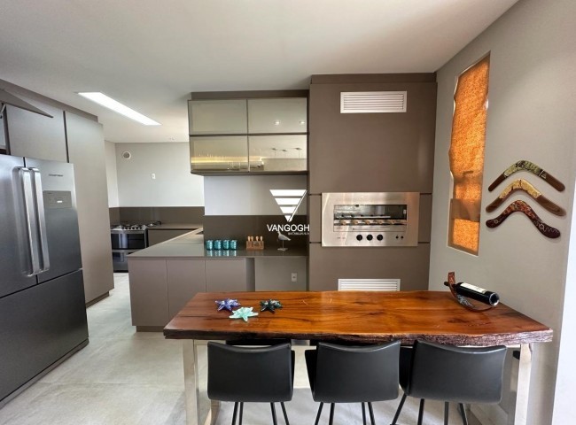 Apartamento 4 dormitórios Via Marina, Quadra Mar - Balneário Camboriú